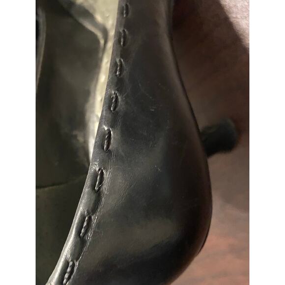 Y2K BCBGirls Black Kitten Heel Pumps with Buckle Detail - Picture 7 of 13